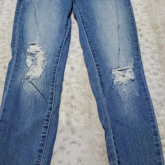 KanCan Lighter Wash Distressed Skinny Jeans w Frayed Hem Size 26 Waist 26.5 In - Picture 3 of 7